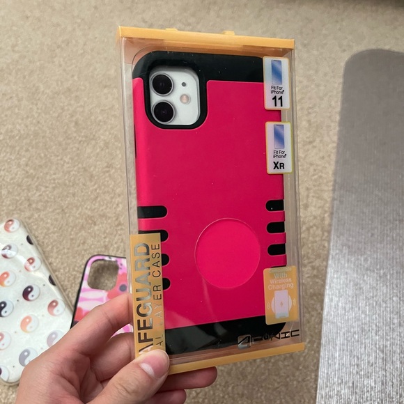 iPhone XR/11 iPhone case bundle - Picture 3 of 4